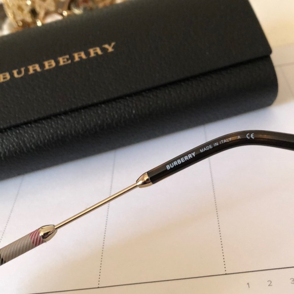 Burberry aviators! - Picture 4 of 7